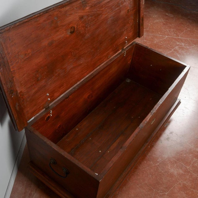 Wood Small Chest with Onion-Shaped Feet, 20th Century For Sale - Image 7 of 18