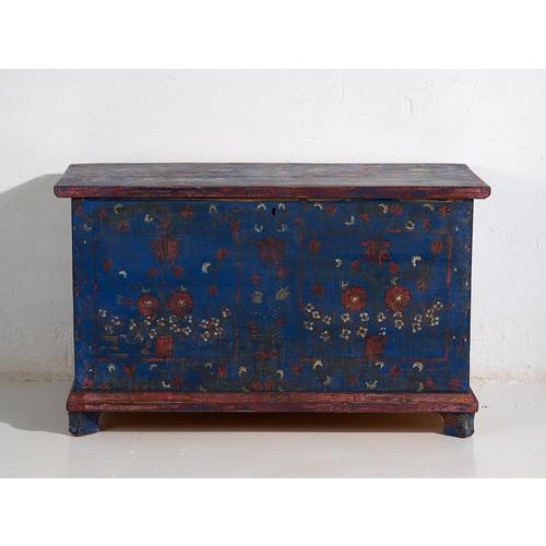 Antique Navy Blue Trunk with Floral Details, 1920s For Sale - Image 6 of 12
