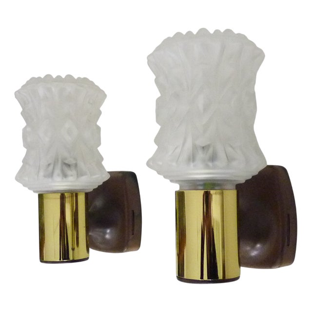 Vintage Italian Targetti Wall Sconces in Gold-Tone Metal with Glass Globes, 1970s, Set of 2 For Sale
