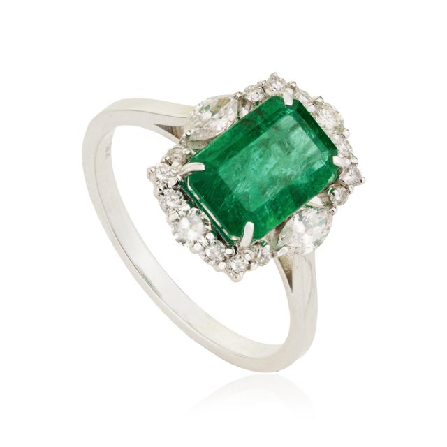 Luxury 2.44ct Emerald Diamond 18k Gold Ring Size 6.5 for Women by VRJewels For Sale - Image 4 of 15