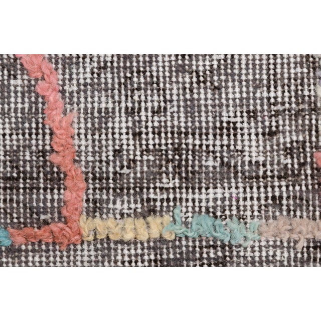 Minimalist Geometric Pattern Vintage Rug For Sale - Image 9 of 10