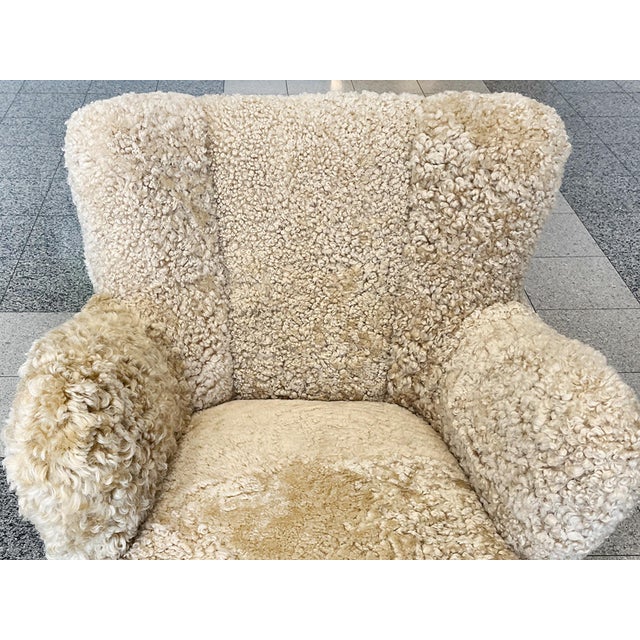 Sand Danish Modern Lounge Chair in Shearling in the Style of Fritz Hansen For Sale - Image 8 of 14