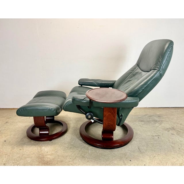 Ekornes ASA Vintage Leather Ekornes “Consul” Stressless Lounge Chair Recliner in Hunter Green For Sale - Image 4 of 12
