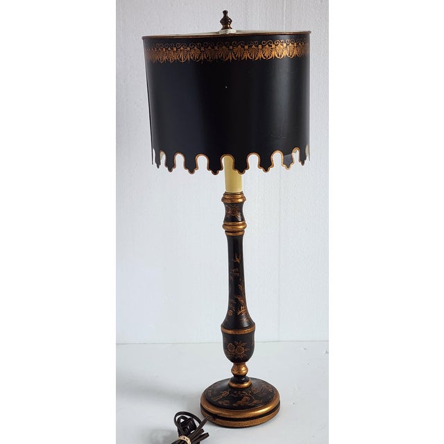 Vintage Chinoiserie Style Tole Painted & Wood Table Lamp For Sale - Image 4 of 12