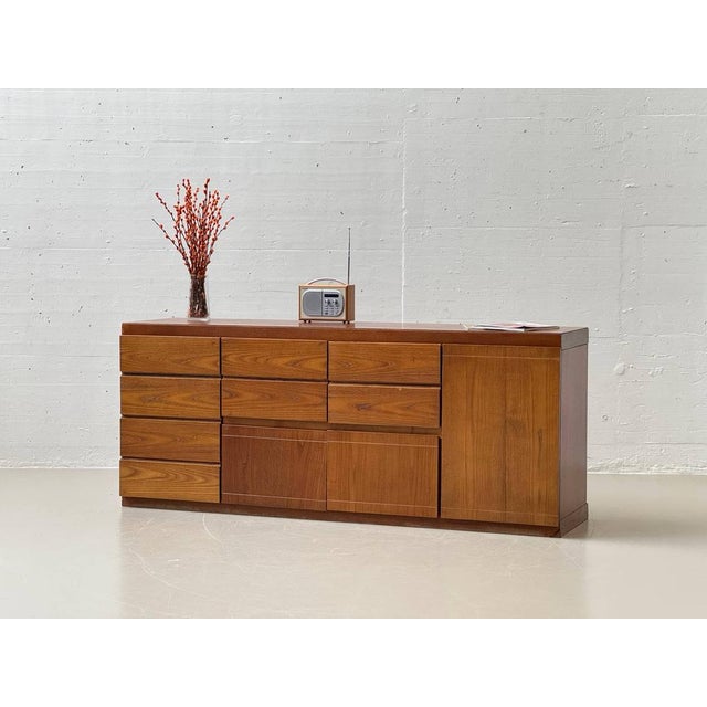 A generously sized, modular sideboard consisting of several freely combinable cabinet elements. The clean, linear design...