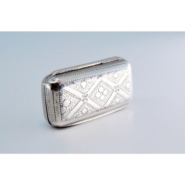 Silver and Gold Vinaigrette Box with Geometric Figures For Sale - Image 3 of 11