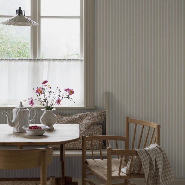 English Boråstapeter Pärlrand Wallcovering In Natural For Sale - Image 3 of 4