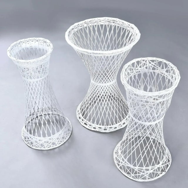 Plastic Set of 3 Russell Woodard Spun Fiberglass Outdoor Plant Stand Planters For Sale - Image 7 of 9