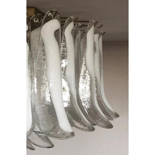 Murano ceiling lamp - 64 white lattimo glass petal Spectacular ceiling lamp with 64 white lattimo Murano glass. Elegant...