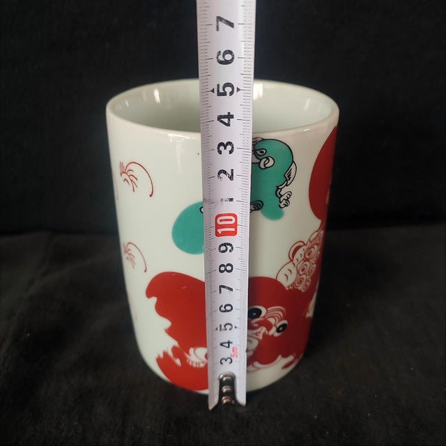 Chinese Ceramic Pot,Qianlong Marked Porcelain Brush Pot Hand Painted Auspicious Foo Dogs Pattern For Sale - Image 9 of 11