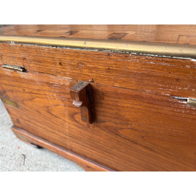 Wood Chest in Wood and Brass For Sale - Image 7 of 18