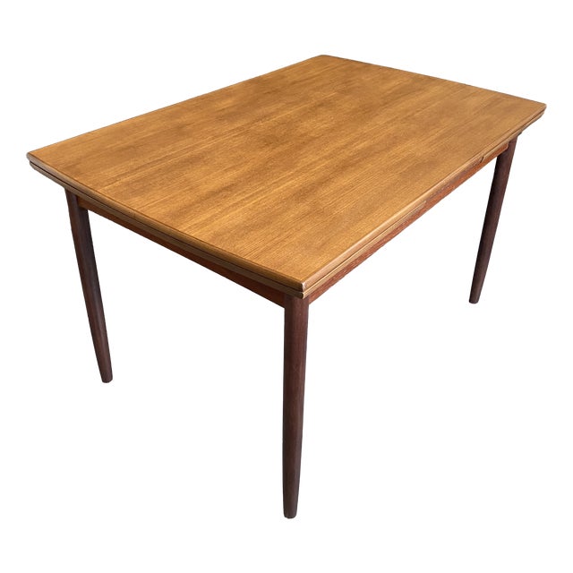 Scandinavian Extendable Teak Table by Johannes Andersen for Samcom, Denmark, 1960s For Sale