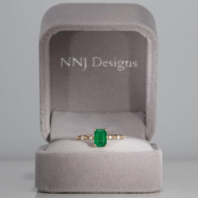 Modern 1.2Ct Zambian Emerald Ring With Earth-Mined Diamond Accents: Solid 14k Gold, Size 6.75 For Sale - Image 3 of 9