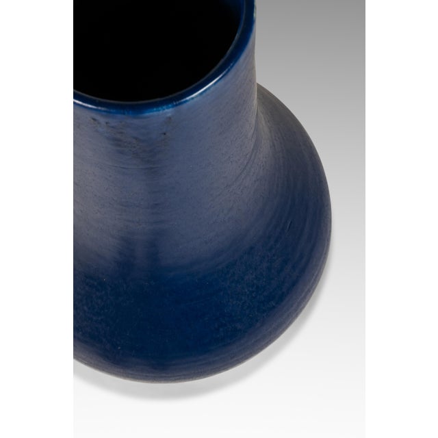 Mid-Century Modern Contemporary Oversized Powder-Blue-Glazed Studio Craft Ceramic Vase, Usa, C. 1980s For Sale - Image 13 of 18