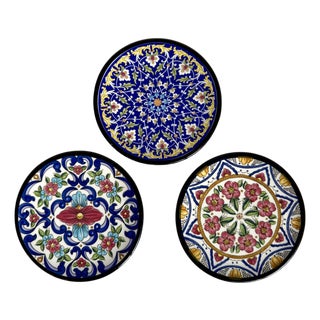 1970's M G Cerámicas Hand-Painted Decorative Plates Made in Spain, Set of 3 For Sale