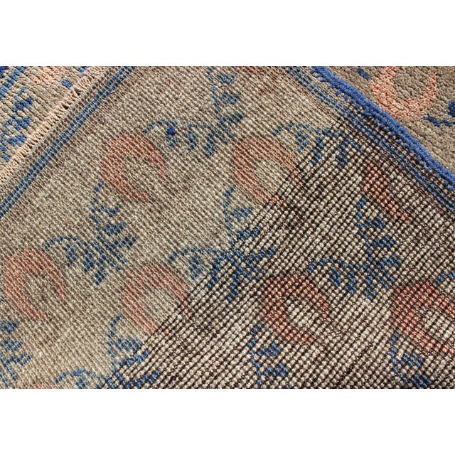 Textile All-Over Vintage Turkish Tulu Rug With Vining Latticework in Tan, Cream and Blue 2'9 X 6'10 For Sale - Image 7 of 7
