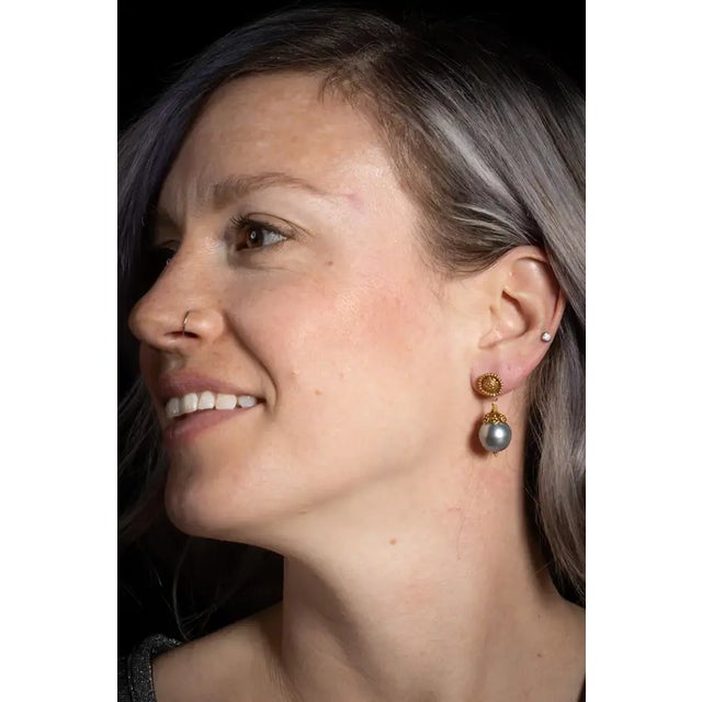 Deborah Lockhart Phillips 1990s 22K Gold and Tahitian Pearl Drop Earrings by Deborah Lockhart Phillips, Pair For Sale - Image 4 of 4