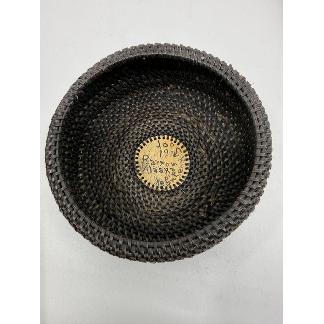 1978 Inuit Joe Sikvayugak Baleen and Carved Bone Basket For Sale - Image 4 of 18