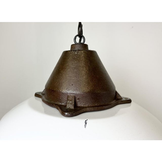 Mid-Century Modern Industrial White Enamel and Cast Iron Pendant Light, 1960s For Sale - Image 3 of 17