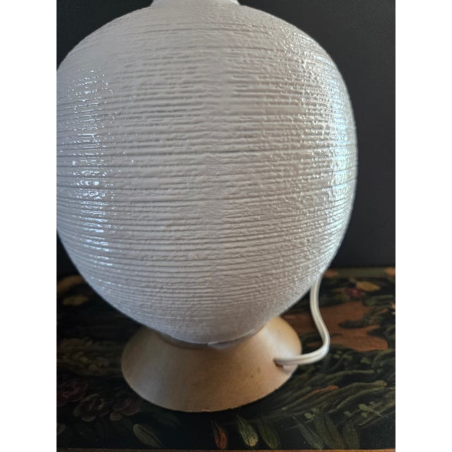 1960s Mid-Century Modern Gourd Table Lamp White Textured Porcelain & Teak, Danish Style MCM For Sale - Image 9 of 16