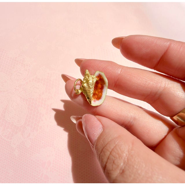 Figurative Vintage 18k Yellow Gold Orange Enamel Conch Shell Charm Pendant For Sale - Image 3 of 8