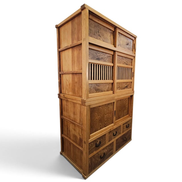 Wood Late Meiji–Taisho Japanese Kanto Mizuya Tansu in Kiri and Figured Keyaki For Sale - Image 7 of 13