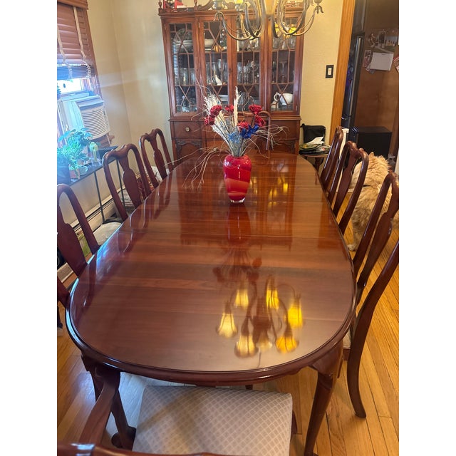 1980s Ethan Allen Solid Wood Dining Set – Oval Extension Table With 8 Chairs & Custom Table Pads For Sale - Image 5 of 18