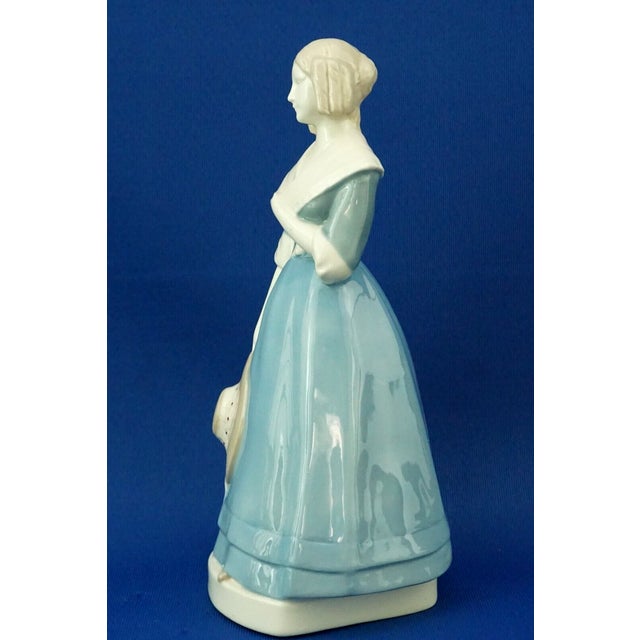 20th Century Art Nouveau Ceramic Sculpture of a Lady from Amphora, Austria, 1890s For Sale - Image 3 of 18