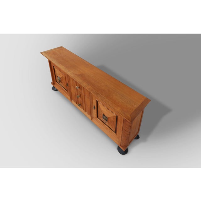 Mid-Century Modern Art Deco Brutalist Belgian Sideboard in Oak and Brass Details, 1940s For Sale - Image 3 of 17