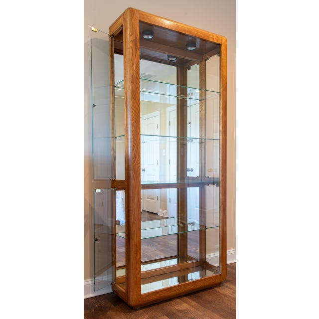 1980s Vintage-Style Tall Oak Curio Display Cabinet W/ Illuminated Glass Shelves, Magnetic Doors & Antique Brass Knobs For Sale - Image 5 of 15