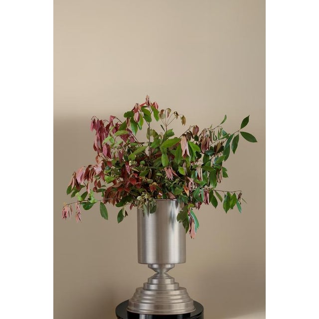 Contemporary Amphora Maxi Vase in Polished Aluminum by Caspal For Sale - Image 3 of 8