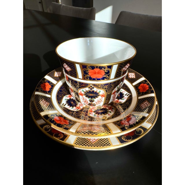 English 1968 Royal Crown Derby Old Imari Tea Trio ~ Pattern 1128 ~ XXXI - 3pcs For Sale - Image 3 of 12