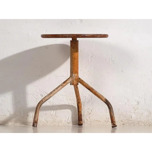 Industrial style metal stool (c.1950)Dimensions: Diameter: 35 cm Height: 50 cmStyle: IndustrialMaterials and techniques:...