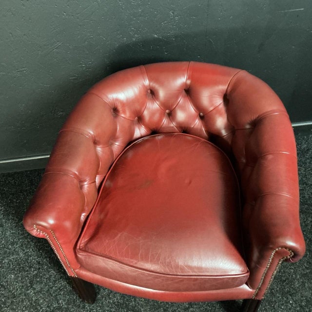 Red Leather Button Back Armchair, 1985 For Sale - Image 4 of 8