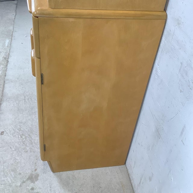 Mid-Century Heywood-Wakefield Wheat Hutch Display Cabinet For Sale - Image 10 of 16