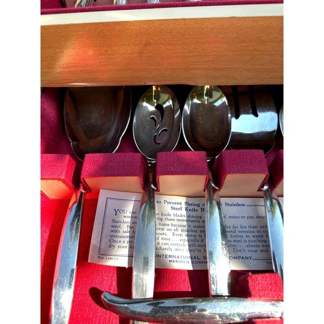 Mid 20th Century 1847 Rogers Bros Flair Silverplate Flatware Service for 16 With Chest - 121 Pcs For Sale - Image 17 of 18