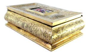 Jewelry Box in Gold-Plated Silver with Engraved Plant Motifs