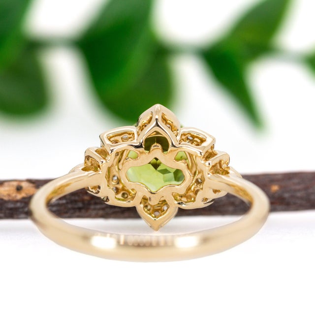 14k Yellow Gold Peridot & Diamond Ring | 8mm Round Peridot Gemstone Ring, Size 6.75 For Sale In Columbus - Image 6 of 7