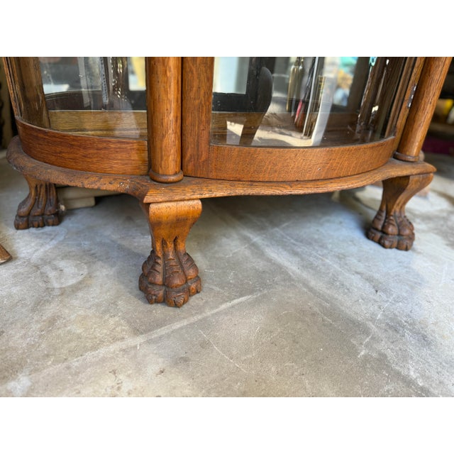 Late 19th Century Antique Victorian Oak Curved Glass China Cabinet With Griffin Carvings Attributed to R.J. Horner For Sale - Image 5 of 9