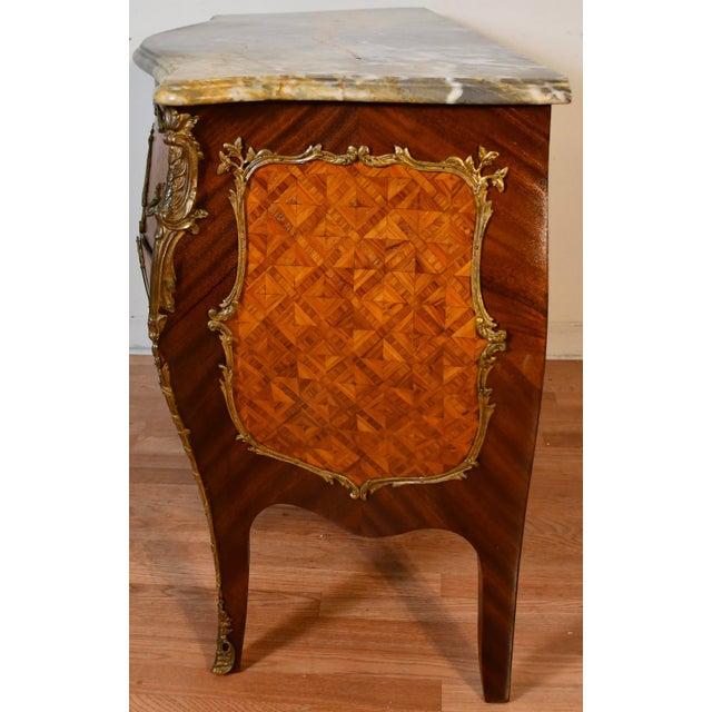 Wood 1930s French Louis XV Walnut & Marble Top Commode / Dresser / Chest of Drawers For Sale - Image 7 of 17