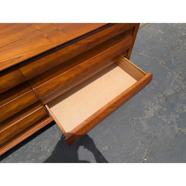Mid Century Modern Walnut 6 Drawer 'First Edition' Dresser & Nightstand by Lane, C1960s, Attributed For Sale - Image 14 of 17