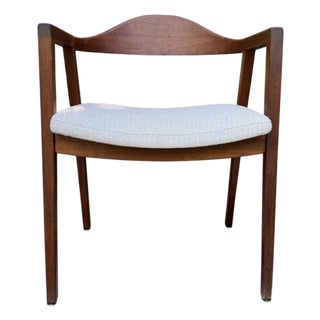 Mid-Century Modern Walnut Armchair by Johnson Chair Co. Light Grey Woven Fabric For Sale