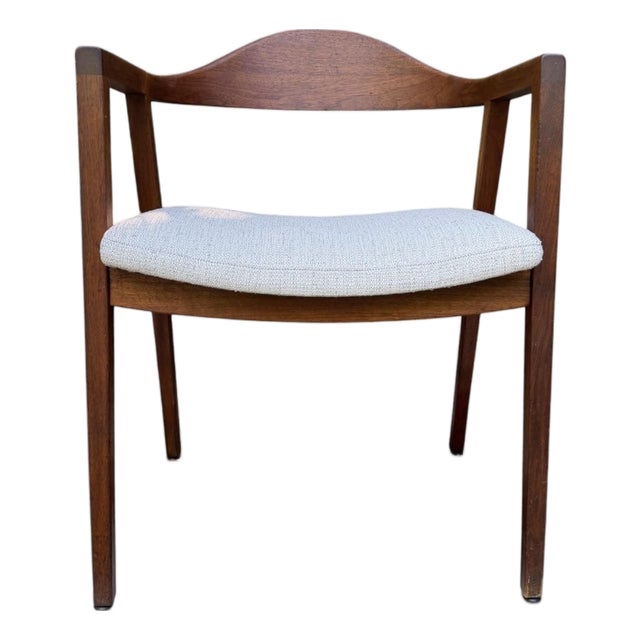 Mid-Century Modern Walnut Armchair by Johnson Chair Co. Light Grey Woven Fabric For Sale