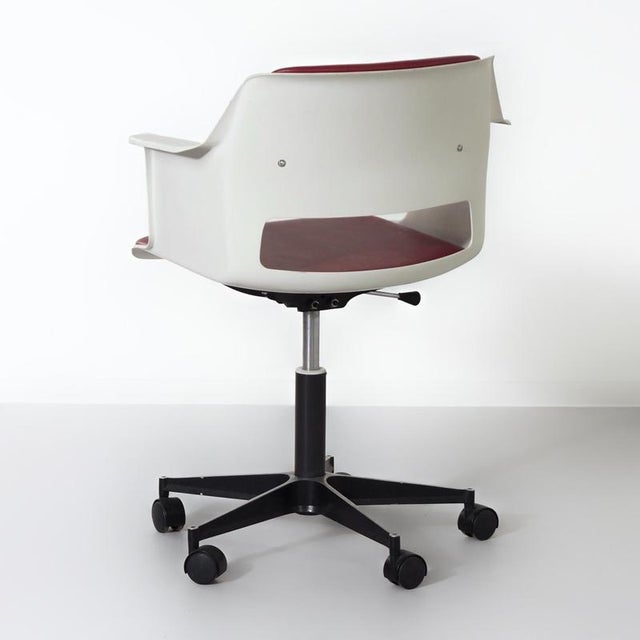 Dark Red Office Chair 2712 with Armrests by André Cordemeyer for Gispen, 1970s For Sale - Image 3 of 11