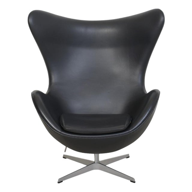 Egg Chair in Black Aura Leather by Arne Jacobsen, 2016 For Sale