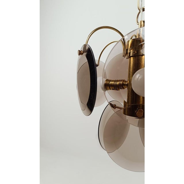 Vintage Chandelier in Brass with Smoked Bevelled Glass Discs from Sciolari, Italy, 1970s For Sale - Image 11 of 18