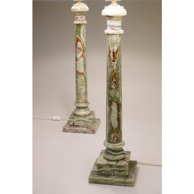 XL Pair Neo Classic Hollywood Regency Modern Green & Rust Onyx Marble Tuscan Style Column Table Lamps 1960's Italy For Sale In Los Angeles - Image 6 of 14