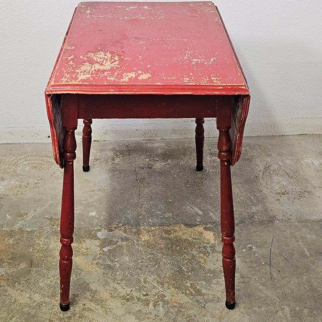 American Farmhouse Gateleg Drop Leaf Table in Aged Red Paint, C. 1890–1920 For Sale In San Francisco - Image 6 of 18