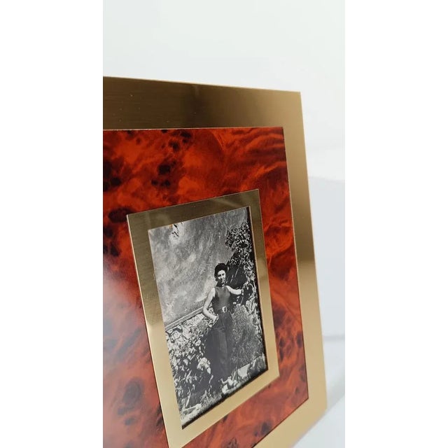 Italian Picture Frame in Gilded Aluminum and Faux Burl Formica in the style of Mascagni, 1970s For Sale - Image 6 of 17