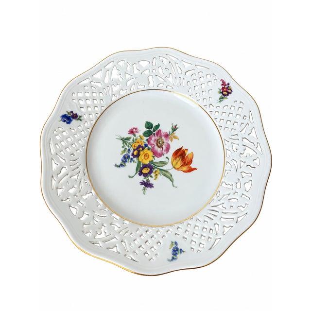 1990s Thun Czech Porcelain Pierced Floral Display Plate With Scalloped Gold-Trimmed Rim For Sale In Las Vegas - Image 6 of 10